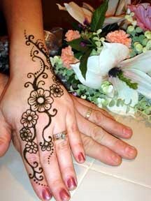 Cute Henna Designs 😘