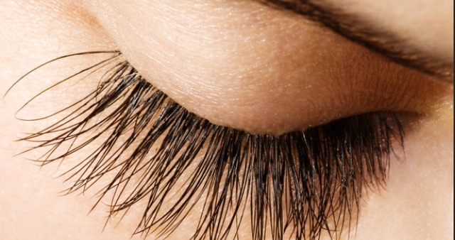 3) Rub some onto your eyelashes for a more natural look. It will also increase the length of them.