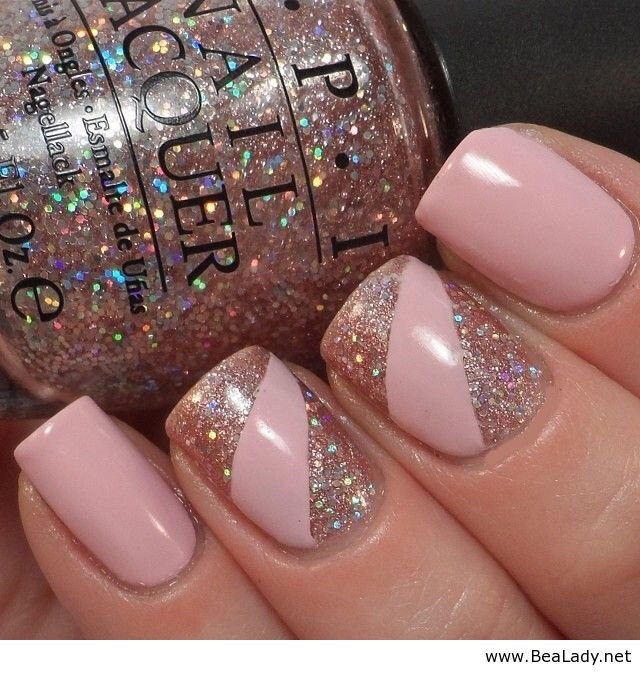 Pink and silver! Good contrast and love the simple design! Super easy and fast! Makes pinks nails go from plain to sassy real quick! Chiìc!! 💅🏽