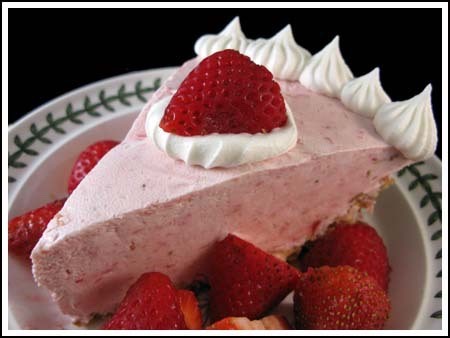Fluffy strawberry pie with pretzel crust