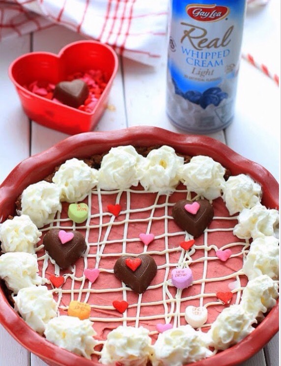 No bake red velvet cheesecake pie 