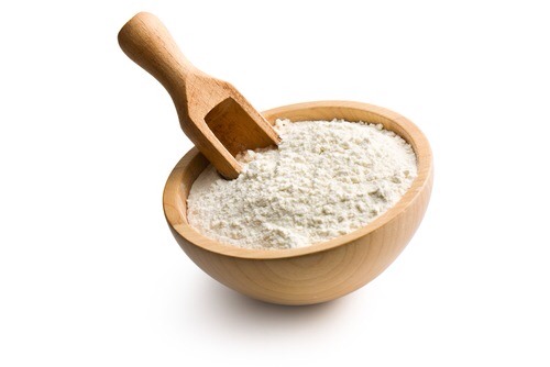 8. Flour
Flour is good decision for those situations when your hair looks nice but the roots are not so fine and a bit greasy. Apply flour onto your hair roots using dry sponge or your fingers. Focus on the most oil area. You need for this only one tablespoon or less approx 5 mins and brush off