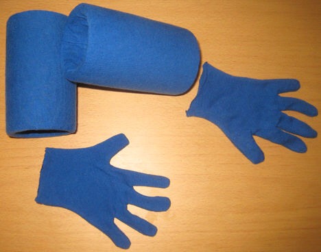 Step 17: Mega Man's Gloves

Tools:

•Fine Point Marker
•Scissors
•Hot Glue Gun
•Tape Measure
•Sewing machine


Materials:

•Foam
•Hot Glue Sticks
•Dark Blue Fabric
•Chalk
•Thread