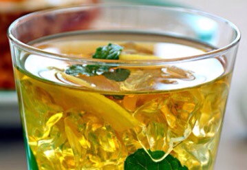 Green tea:
Besides reducing your risk of cancer and heart disease, green tea contains catechins, antioxidants that studies show can help reduce belly fat. If you sip green tea before a workout , these compounds can also increase your fat burn during aerobic exercise.