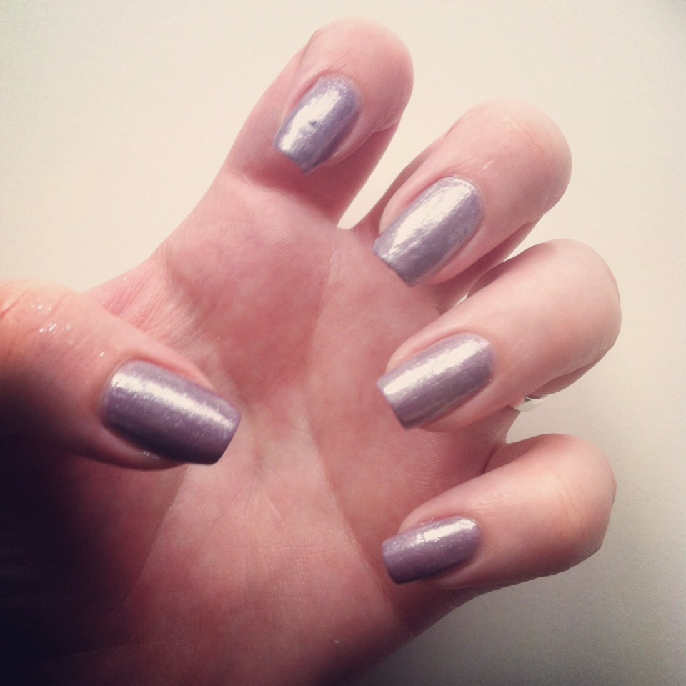 Ethereal is such a cool purple to own! I love how pearly it is and it's so perfect for summer. Bonus:ย This one is great to marble with, it gives a really cool sparkle, especially in the light!