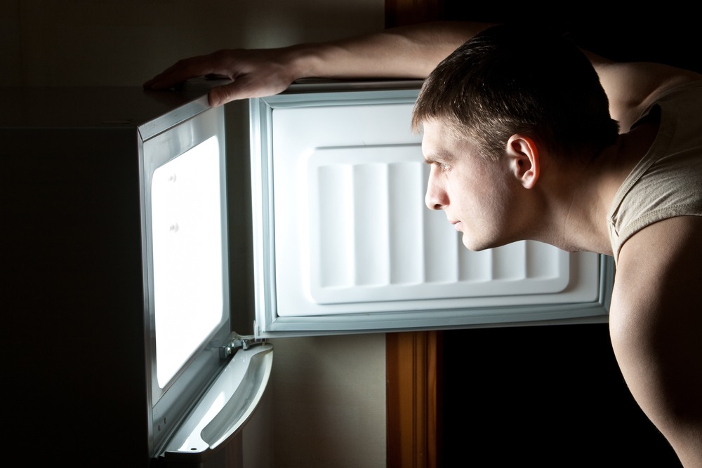 Be choosy about nighttime snacks.
Mindless eating occurs most frequently after dinner, when you finally sit down and relax.
Either close down the kitchen after a certain hour, or allow yourself a low-calorie snack.