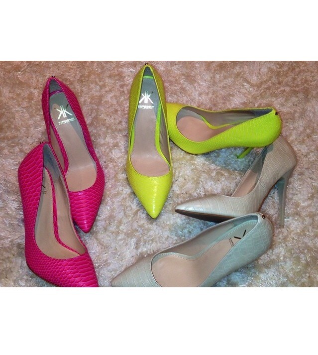 2. Get the accessories you want picked out in advance.
The day or night before the event pick out the accessories you wish to wear including shoes, jewelry (earrings,necklace,braclets) and whatever else fits the occasion. 
