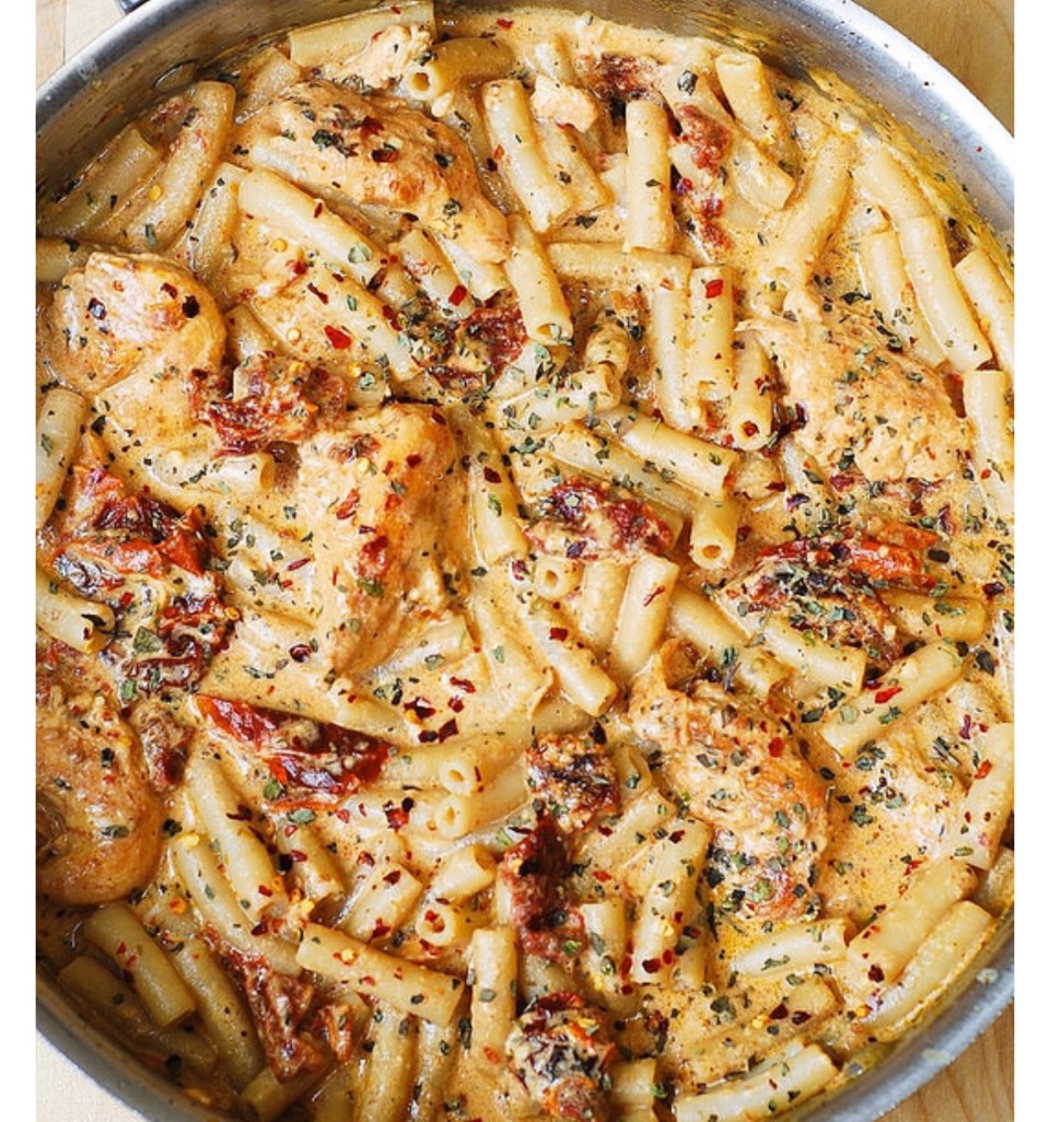 Chicken Mozzarella Pasta With Sundried Tomatoes😍😍