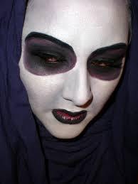 20 Creepy But Cool Halloween Makeup Ideas! #Halloweentip