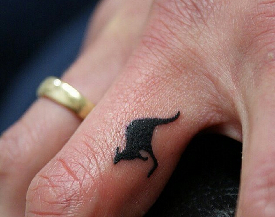   Beautiful Dainty Finger Tattoos For Women!
