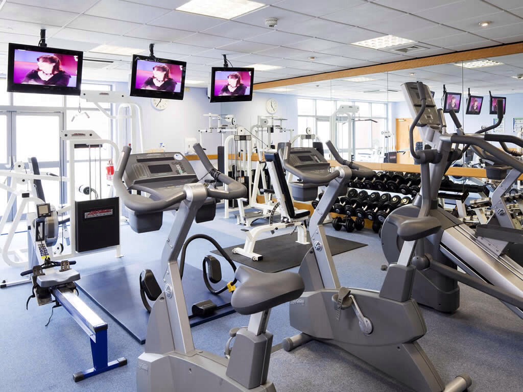 Okay so this is a 10 day work out which is designed in a way which means you can do it at home, but if you have a gym nearby then obviously you can do it there. Just saying.  