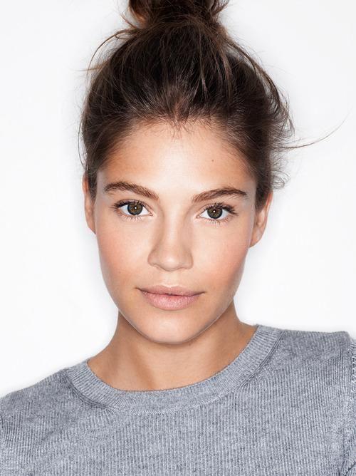 USE THE RIGHT MAKEUP...